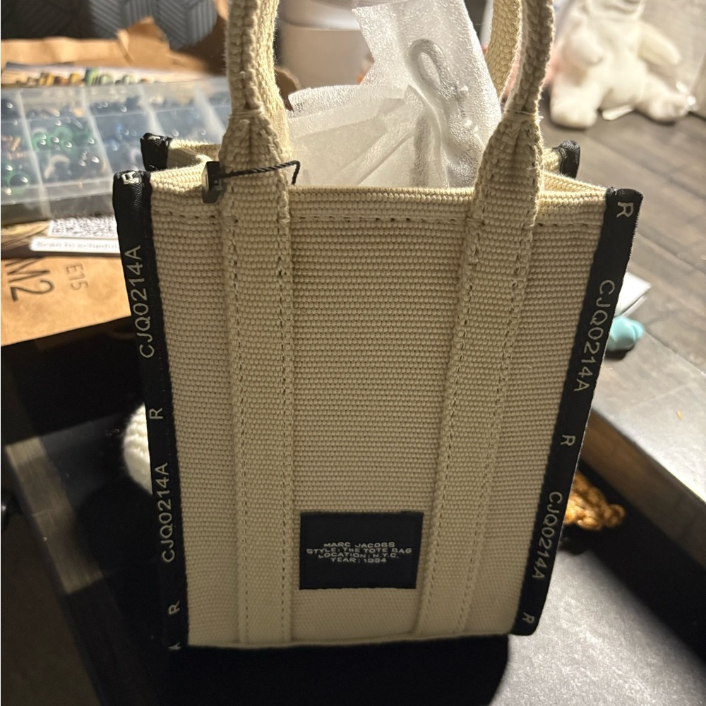 Marc Jacobs Black and Cream Tote Bag - Picture 2 of 4
